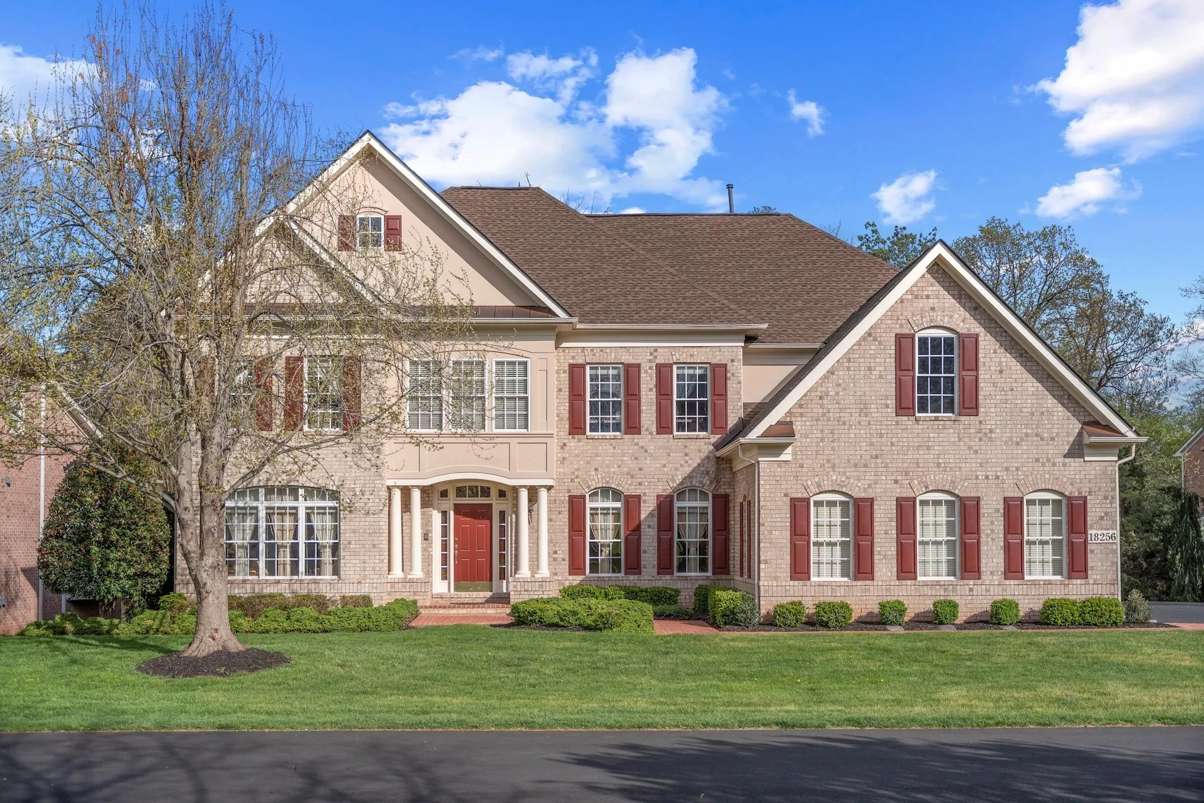 Classic brick colonial home — real estate photography in Silver Spring, MD by Umedia