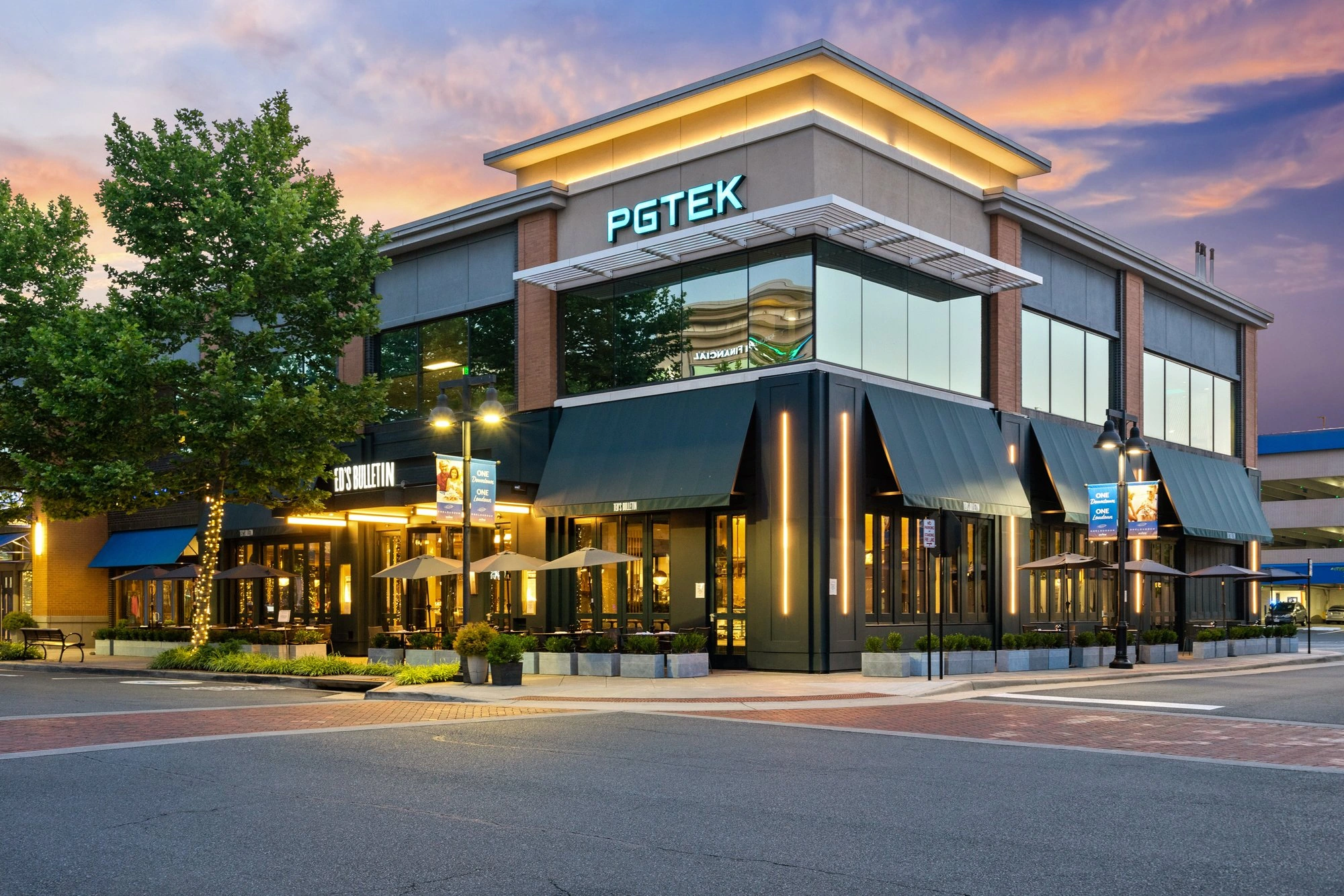 Professional commercial real estate photography of a restaurant interior